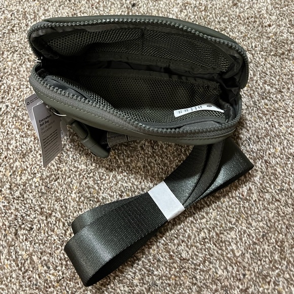 NWT Lululemon Everywhere Belt Bag “Grey Sage” - Picture 7 of 11